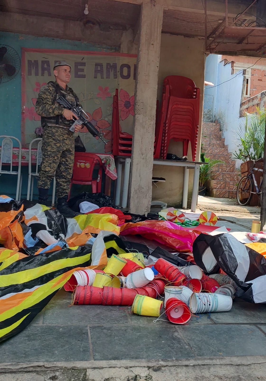 Comando de Polícia Ambiental apreende cerca de 50 balões na Taquara após denúncia do programa Linha Verde 